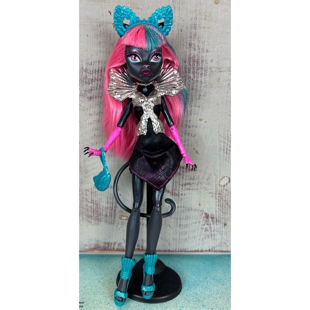 Monster High Catty Noir Boo York Doll